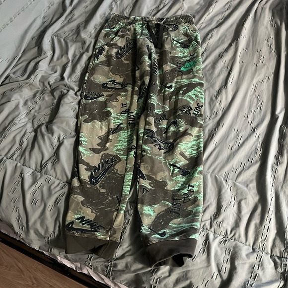 Camo Nike Jogging Pants Large - Picture 1 of 4